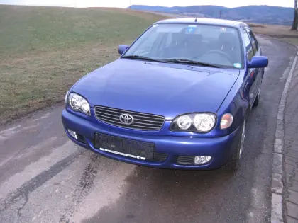 Toyota Corolla blau D4D Diesel 90 PS