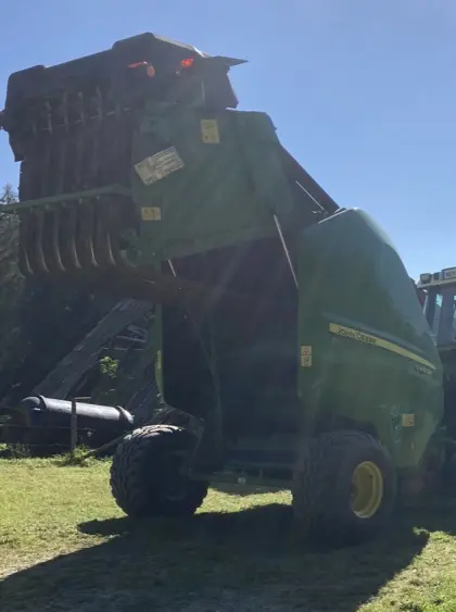 Rundballenpresse John Deere 451M