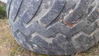 Verschenke 2 Stk. Reifen 560/60-22.5