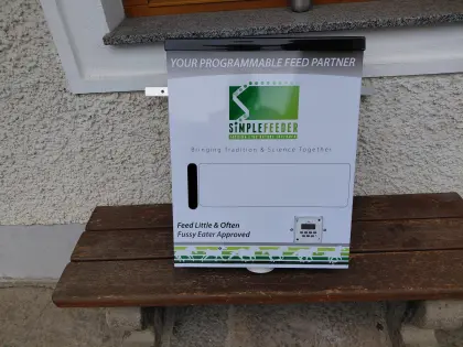 Verkaufe Stickstoffcontainer und Futterautomat