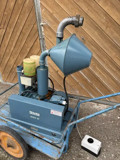 Vakuumaggregat Miele VESTA 30 + GEA Vakuumtank – Komplettpak