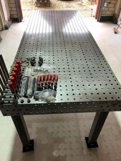 Schweißtisch Lochtisch 2.500x1.000mm mit Spannwerkzeug