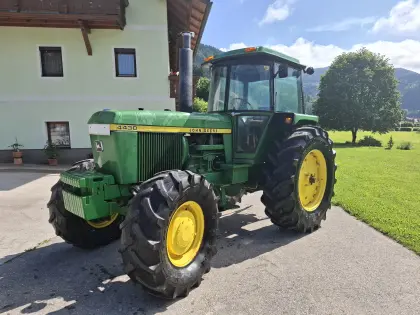 John Deere 4430