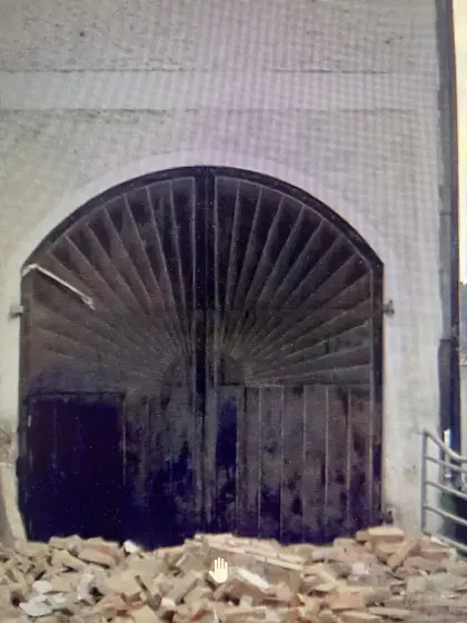Tor Garage, Stall