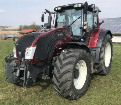 Valtra T163e Direct Stufenlos Schlepper