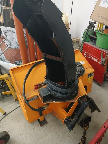 Neuwertige Schneefräse zu verkaufen