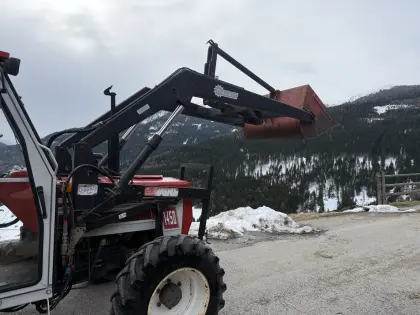 Hauer Frontlader inkl. Schneeschieber