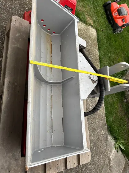 A. Moser hydr. Böschungslöffel 100 cm und 30 cm Tieflöffel