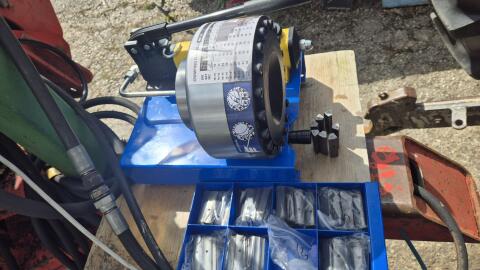 Hydraulikschlauchpresse mit Magnetbacken