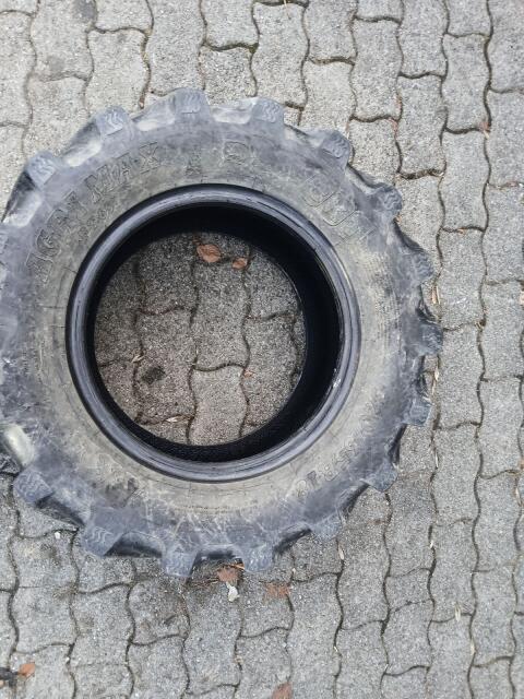 Reifen 320/65 R18