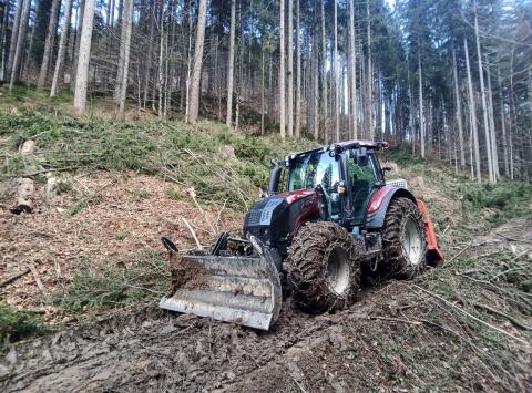 Valtra N114 Forst
