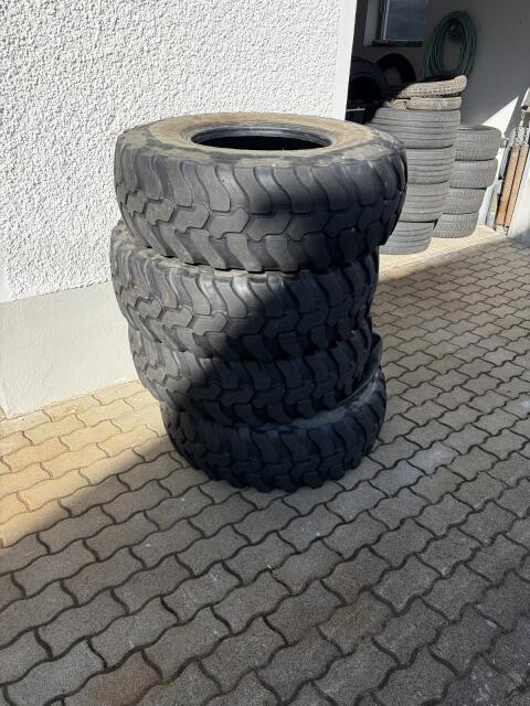 Reifen Lader 335/80R18, 12,5R18