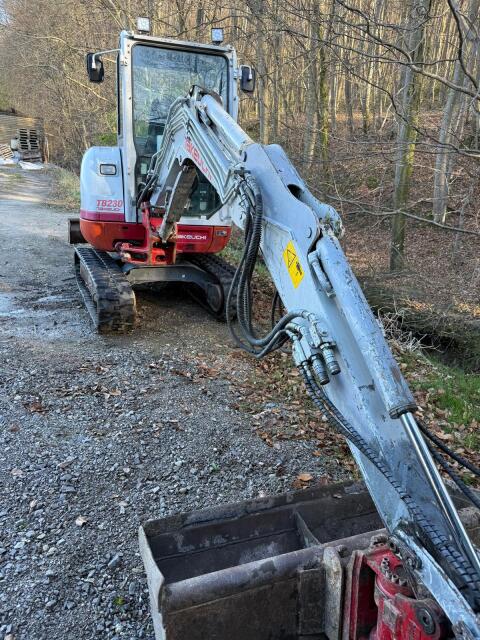 Takeuchi TB230-Bagger mit Leistung 18,2 kW