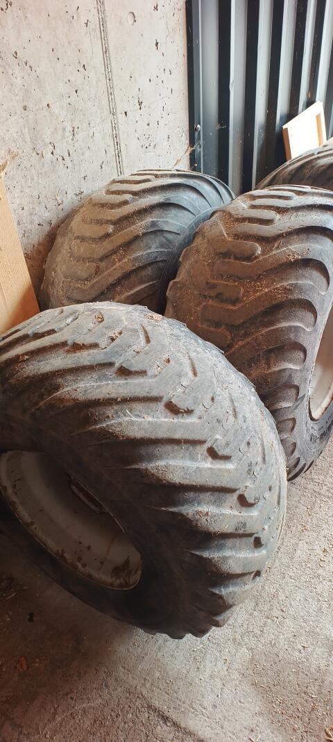 Reifen 400/60-15,5