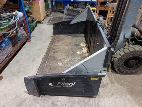 Heckkiste Fliegl Giant 220