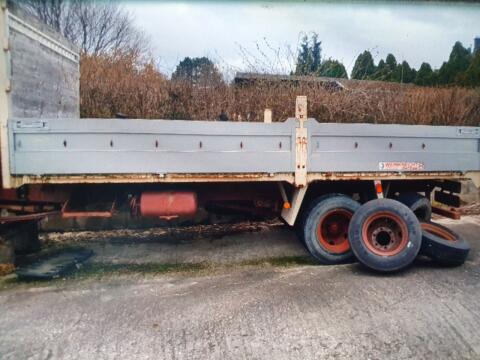 LKW Plateau mit Aluwände