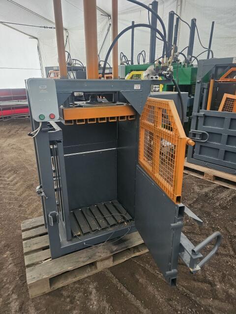 Müll-Karton-Silofolienpresse
