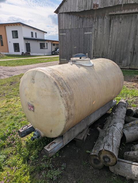 Polyestertank liegend 1.500 l