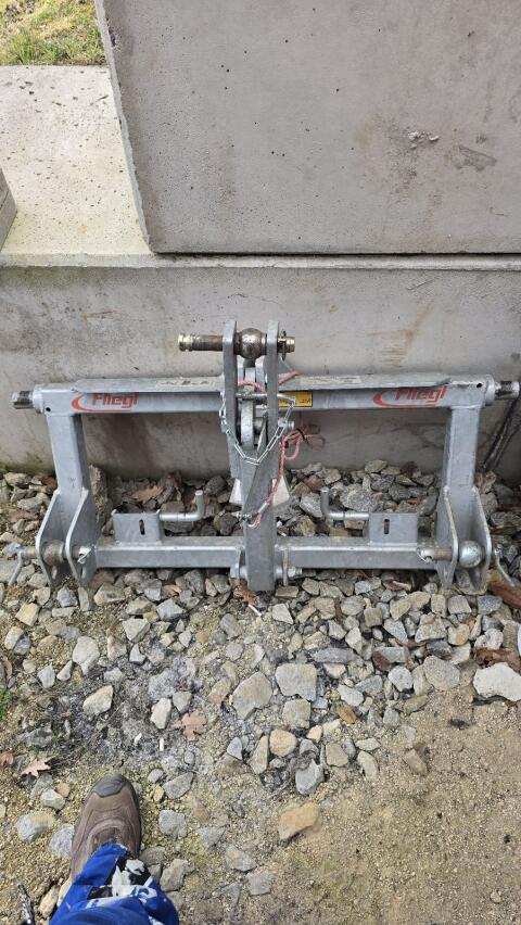 Fliegl Dreipunkt auf Euro ausklingbar