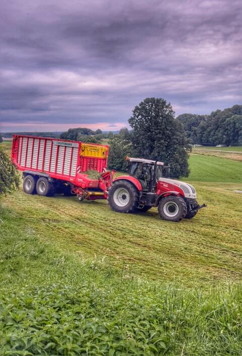 Biete Ladewagen und Abfuhrarbeiten an