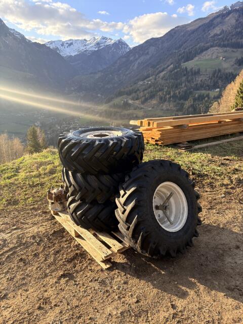 11.5/80-15.3 BKT Zwillingsräder Komplett Reform Muli