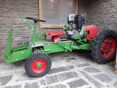 Oldtimer-Traktor Hatz