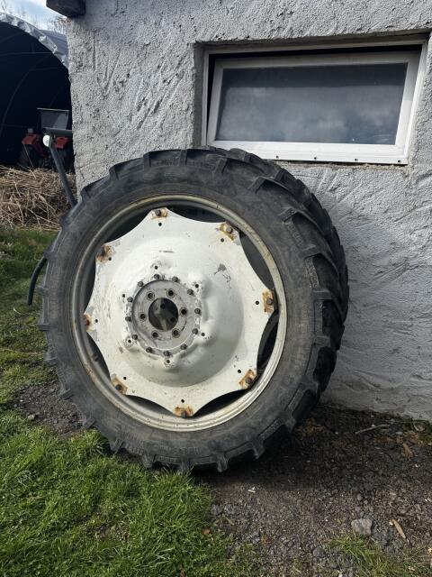 Verkaufe Satz Pflegereifen 9.5 R 28 & 11.2 R 42 MF 284 S