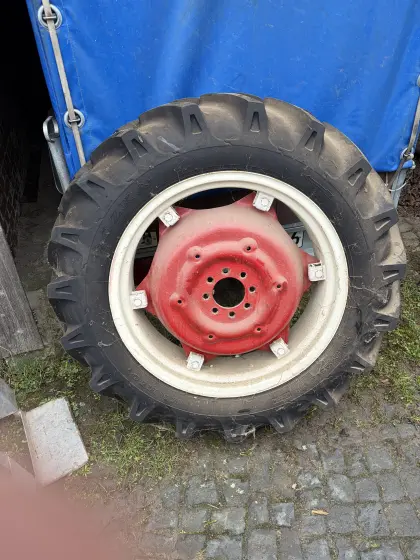 IHC 324 Hinterräder 2 Stk.