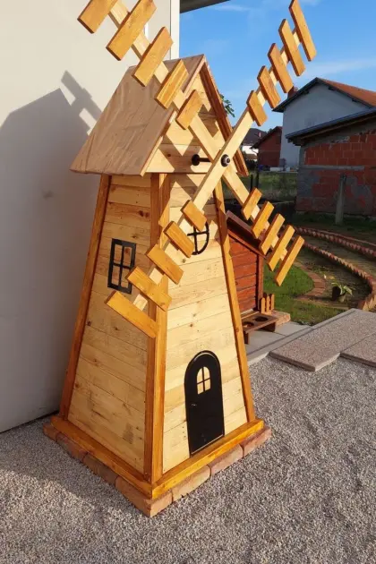 Windmühlen und Jausenbrettererzeugung/ Tischlerei