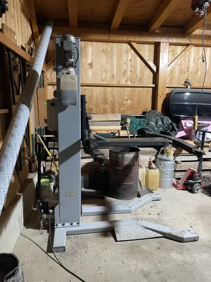 Einsäulige Hebebühne