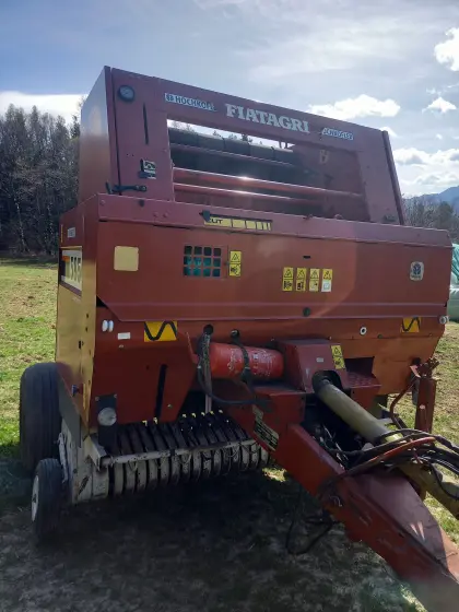 New Holland Rundballenpresse