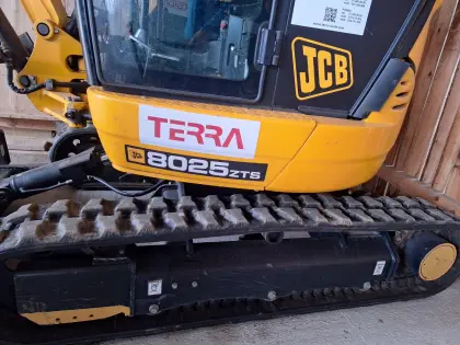 JCB 8025
