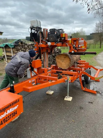 Lohnschnitt mit mobilem Sägewerk