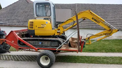 Bagger Kobelco SK40SR inkl. Eigenbau Tieflader