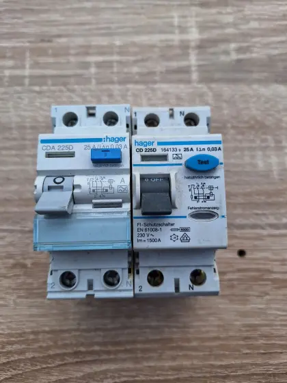 2 gebrauchte FI-Schalter