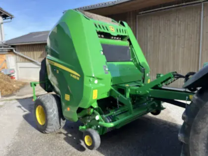 John Deere V451M