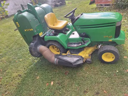 John Deere Rasenmähertraktor