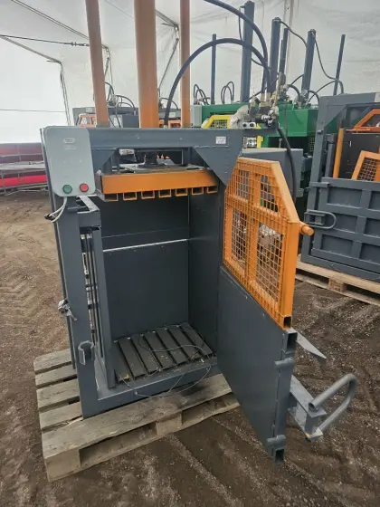 Müll-Karton-Silofolienpresse