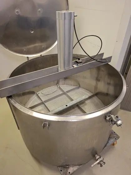 Topfenwanne, Topfenpresse 700 l