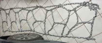 2 Pewag Schneeketten, eine CL 97S, eine A97 S