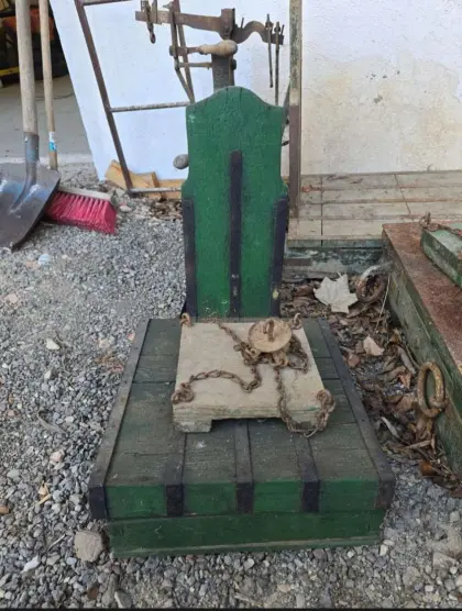 Verschiedene alte Waagen