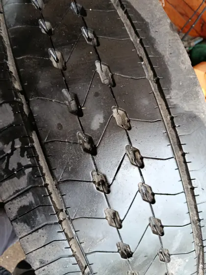 Lkw Komplettreifen mit Alcoa Dura Bright Alufelge