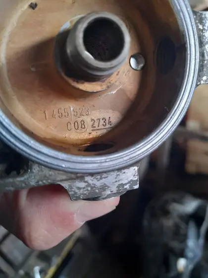 Suche Kraftstofftank und Filterkopf