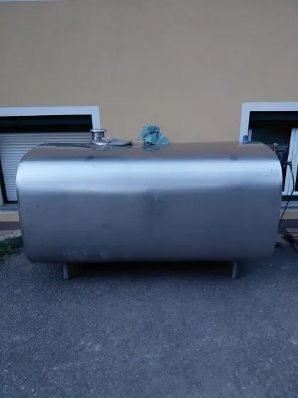 Milchtank mit Waschanlage