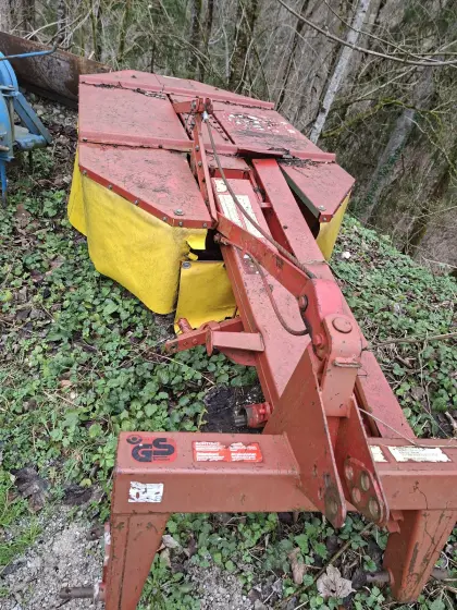 Verkaufe 2 Mähwerke und 1 Anhänger