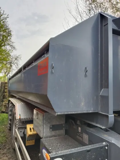 Abrollcontainer/Plateau