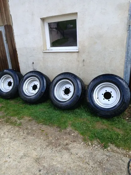 Kipperreifen 355/60R18 mit Felge