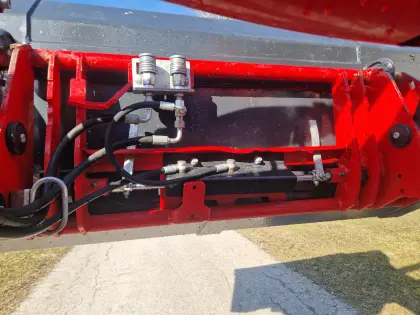 Massey Ferguson 5710 SL