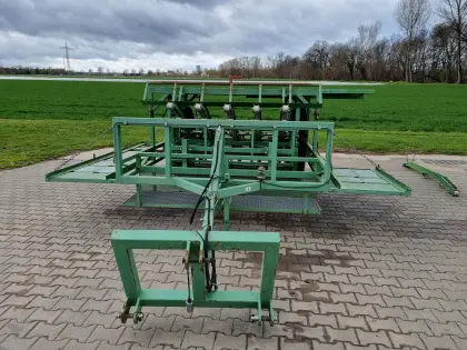 Basrijs Gemüsepflanzmaschine