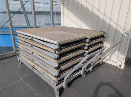 10 Stk. NovoFlex Scherenpodeste 2x1 m inkl. Transportwagen